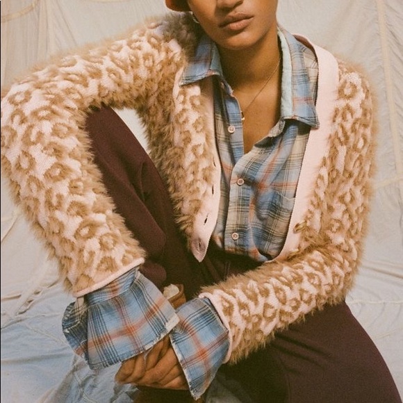 NWT UO Fuzzy Leopard Blush/Tan Cropped Cardigan Y2K - Picture 4 of 4